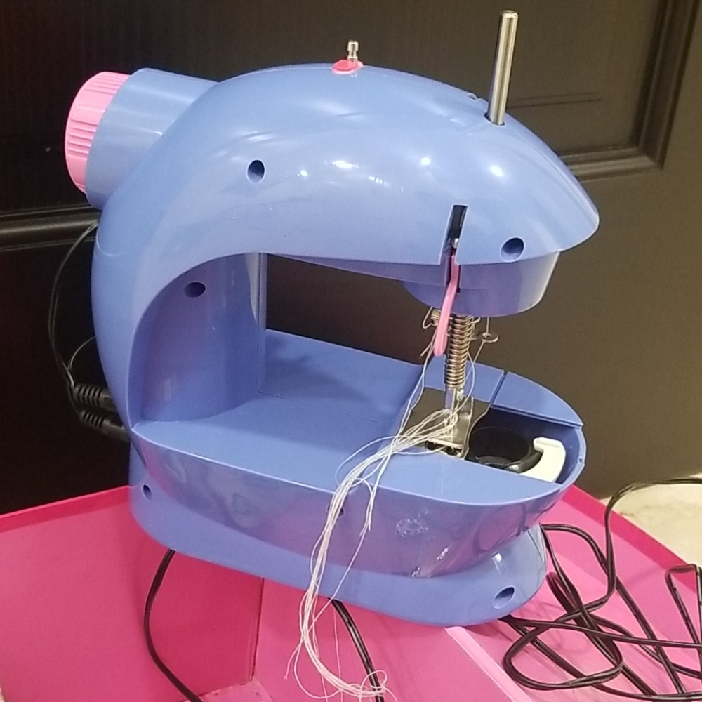 Kids Sewing Machine - Picture 5 of 10